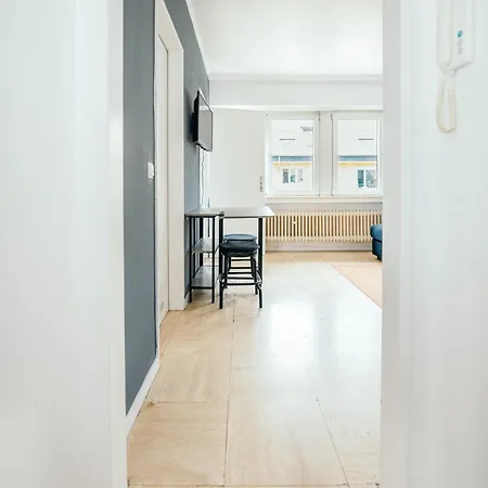 Apartment In Centre Lux - Sleeps 4 *